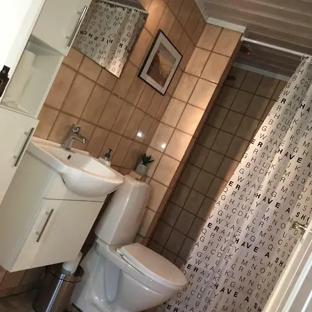 Semesterbostad Lille Charmerende Bondehus *