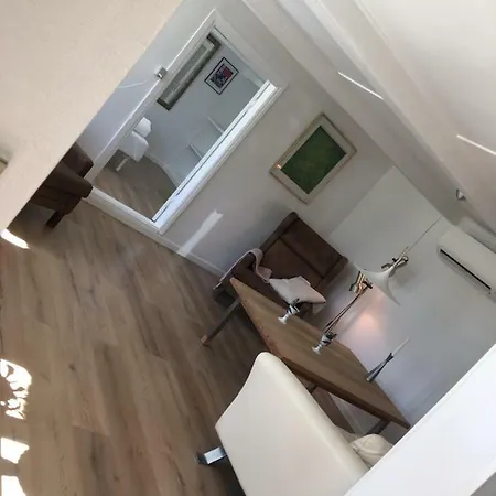 Lille Charmerende Bondehus * Stege